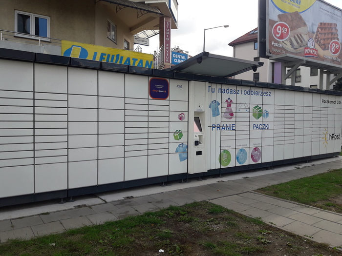 Paczkomat KRA01MP Przy markecie Lewiatan