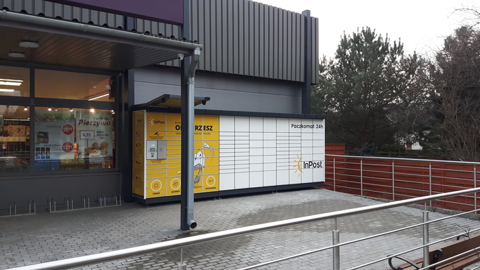 Paczkomat KRA01N Przy sklepie Market Point