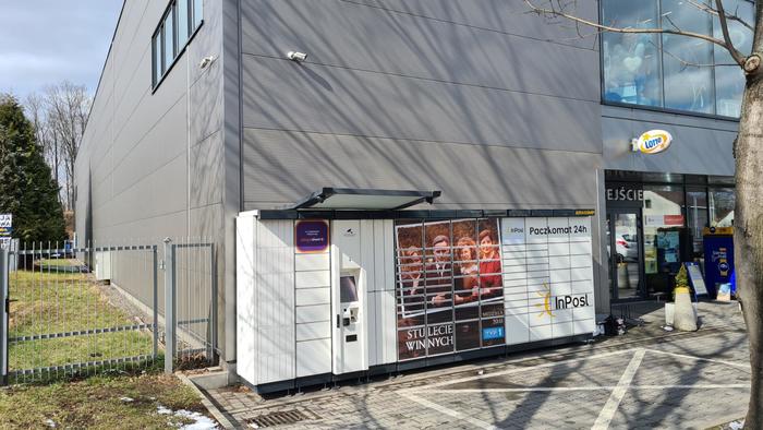 Paczkomat KRA03MP Przy sklepie Lewiatan