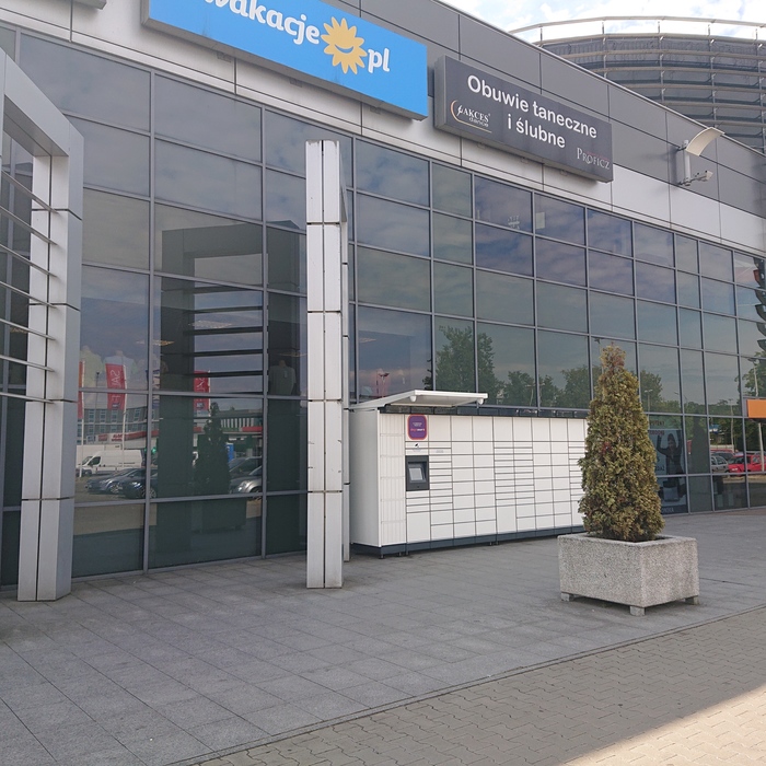 Paczkomat KRA06M Przy wejściu do Galerii King Square