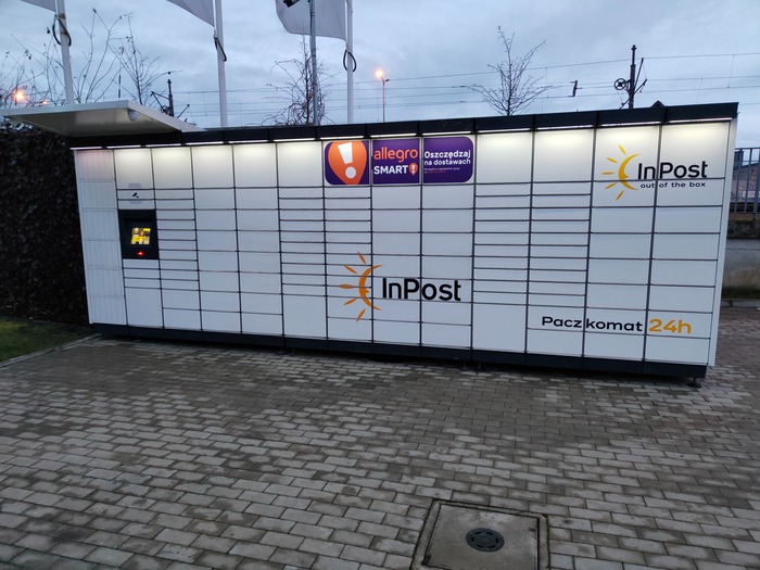 Paczkomat KRA07M FACTORY PARK KUKLIŃSKIEGO 17