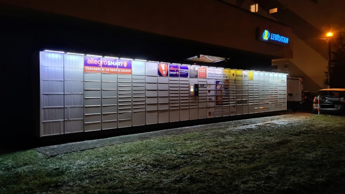 Paczkomat KRA08N Przy markecie Lewiatan