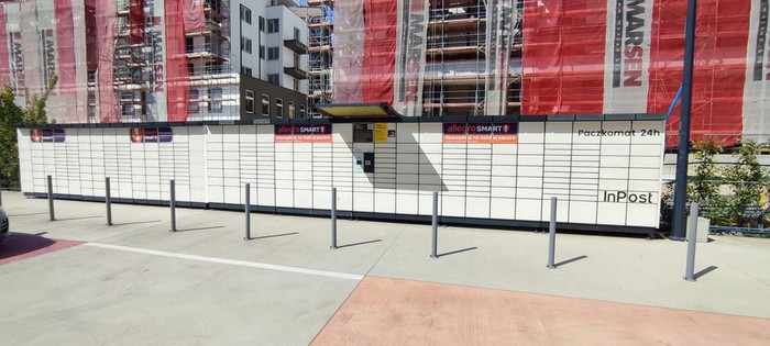 Поштомат KRA10N Obok parkingu