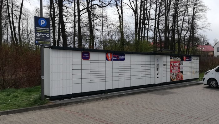 Paczkomat KRA12MP Przy Centrum Handlowym Dekada