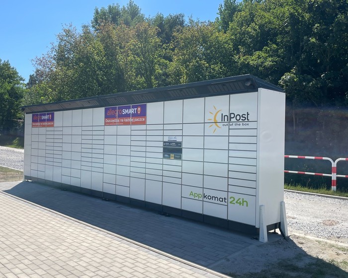 Parcel Locker KRA14BAPP przy wjeździe w osiedle