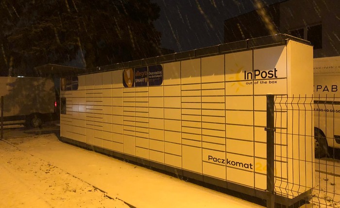 Paczkomat KRA157M Na prywatnej posesji - przy drodze