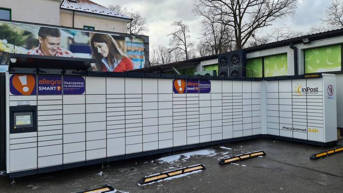 Поштомат KRA160M przy sklepie Delikatesy Centrum