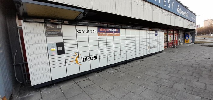Paczkomat KRA16N Przy Delikatesach Podwawelskich