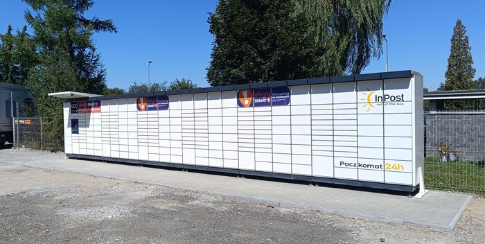 Parcel Locker KRA177M parking samochodowy przy sklepie