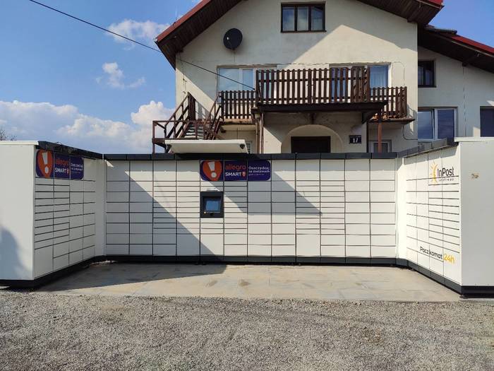 Paczkomat KRA181M Parking przed Zakładem Produkcyjnym Opakowań Wykwintnych