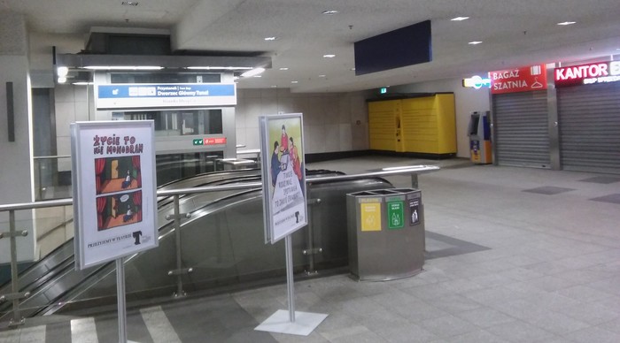 Paczkomat KRA19A Przejście między Galerią Krakowską a Dworcem Kolejowym