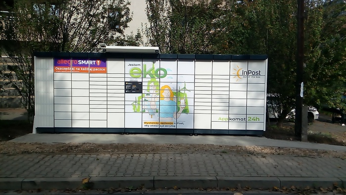 Paczkomat KRA19APP Przy bloku ul. Przewóz 40A