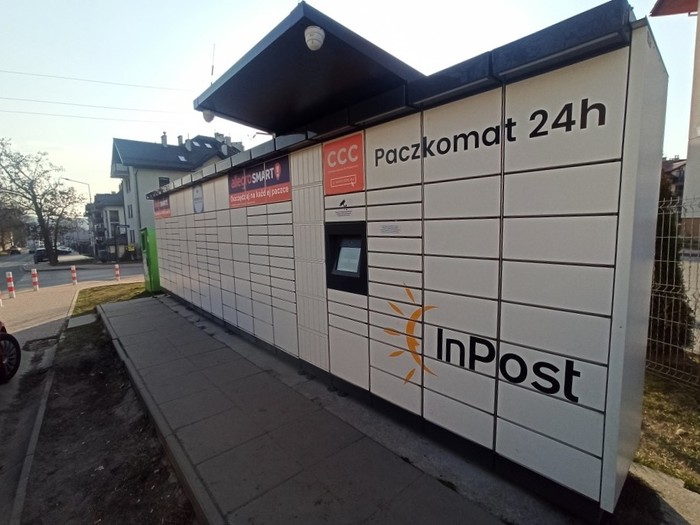 Paczkomat KRA19M Skrzyżowanie Kazimierza Wierzyńskiego i Majora Łupaszki