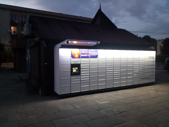 Поштомат KRA207M Przy bocznej ścianie kiosku