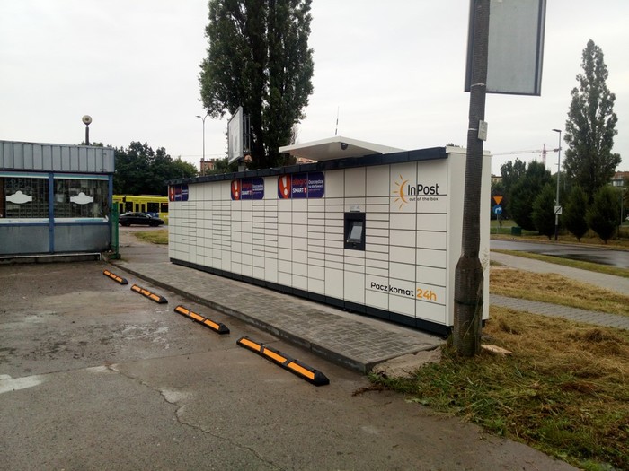 Parcel Locker KRA216M Przy pawilonie handlowym