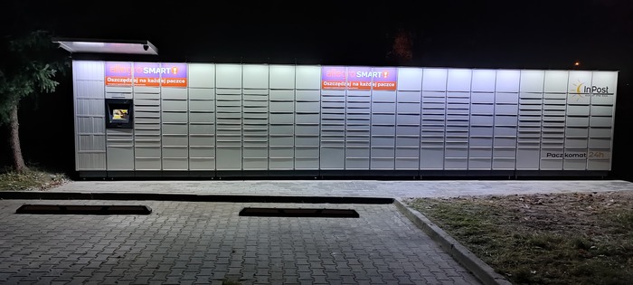Parcel Locker KRA237M Przy parkingu od strony ul. Benedykta Cesarza
