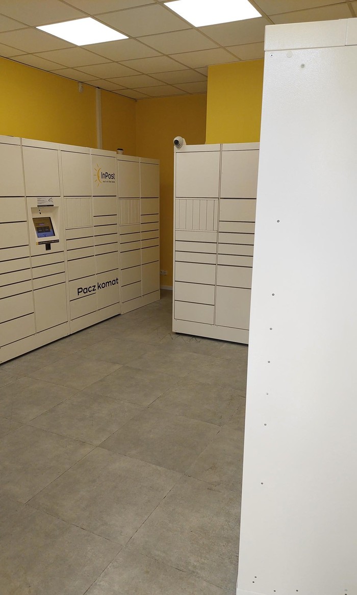 Paczkomat KRA23H w lokalu przy ulicy św. Tomasza
