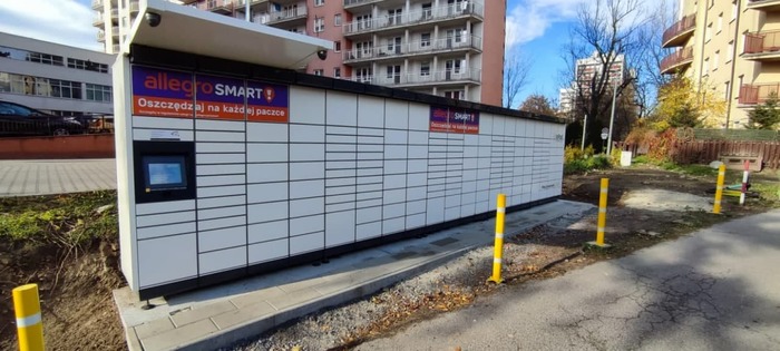 Paczkomat KRA245M Prywatna działka przy bloku nr 21D