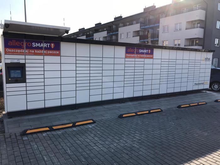 Parcel Locker KRA302M Przy sklepie Żabka