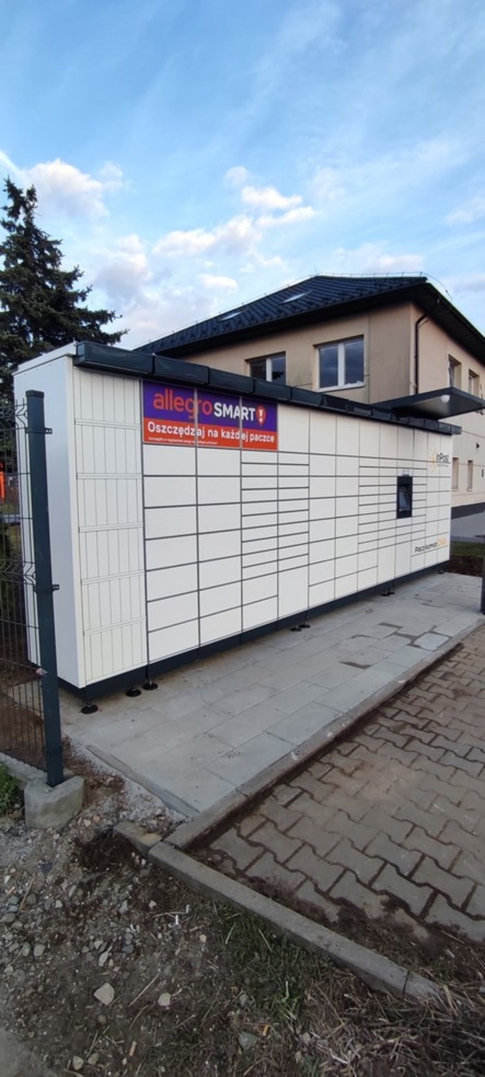 Paczkomat KRA308M Na parkingu SEMA-PRINT