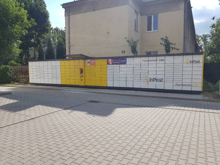 Paczkomat KRA32A Stacja paliw MOL
