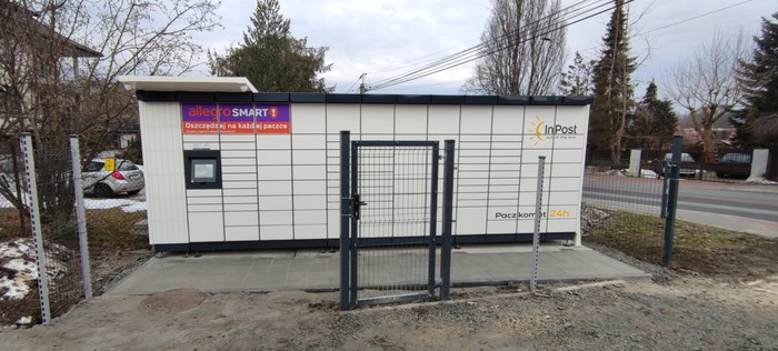 Paczkomat KRA362M Prywatna posesja wejście od ul. Krzyżańskiego
