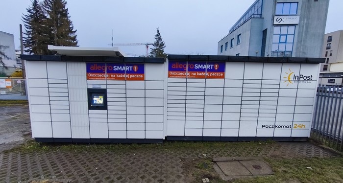 Paczkomat KRA368M Parking od strony ulicy Bociana