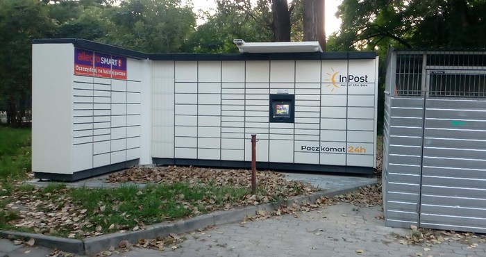 Paczkomat KRA383M Przy skrzyżowniu ul. Wileńskiej i Nadrzecznej