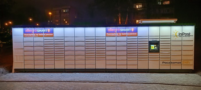 Paczkomat KRA396M Przy parkingu od strony ul. Popielidów
