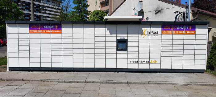 Paczkomat KRA406M Przy pawilonie z Sklepem Mięsnym
