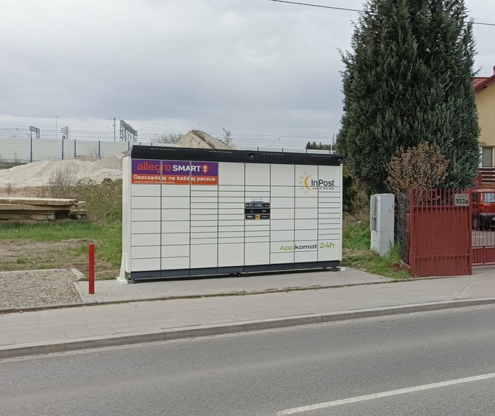 Paczkomat KRA42BAPP Przy ul. Balickiej na przeciw stacji paliw PGNiG