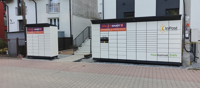 Поштомат KRA46BAPP Przy skrzyżowaniu Irysowa - Ruczaj - na przeciw Zakładu Tapicerskiego