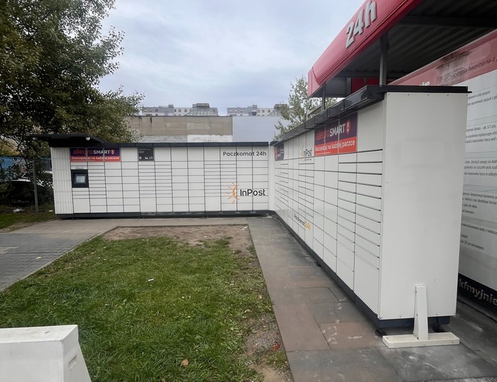 Paczkomat KRA47M Przy stacji paliw Krak-Tar