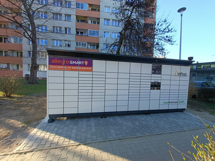 Paczkomat KRA57BAPP Parking za sklepem Avita