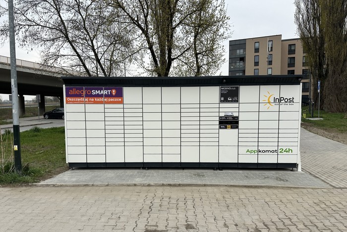 Поштомат KRA73BAPP Przy parkingu od strony wiaduktu