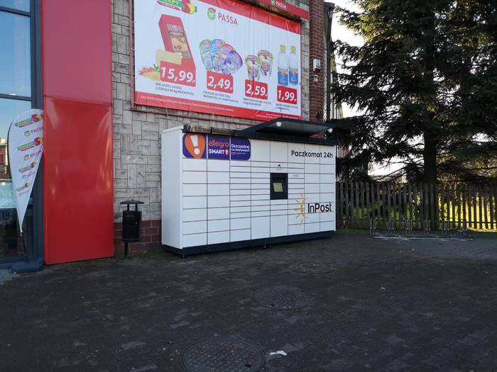 Parcel Locker KRO02M Przy sklepie spożywczym Eska