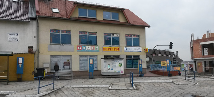 Paczkomat KRP01ML Przy dworcu PKS, obok biura Ottocar
