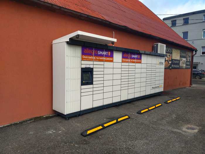 Paczkomat KRP08M Przy salonie sprzedaży dywanów "Pers"