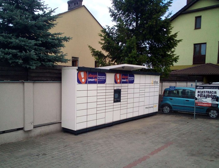 Paczkomat KRQ01M parking przy serwisie AutoSpec