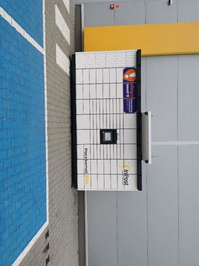 Paczkomat KRS07M Przy wejściu do marketu Mrówka