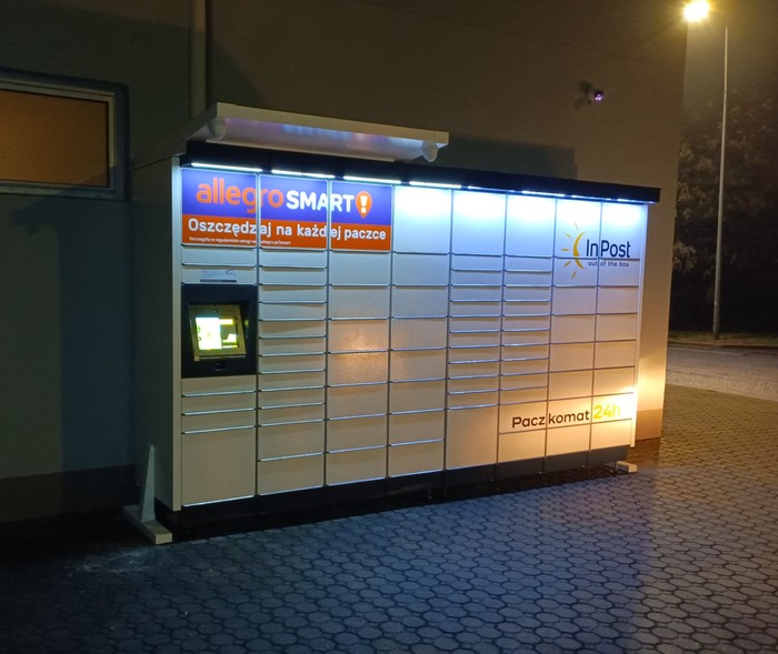 Paczkomat KRUZ01M Na parkingu przy stacji MOL