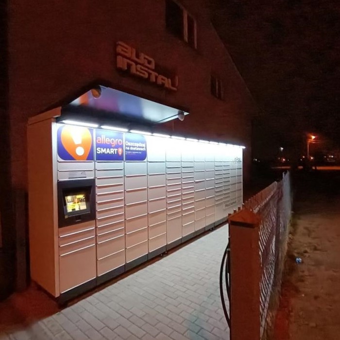 Paczkomat KRW02M Obok sklepu Bud-Instal