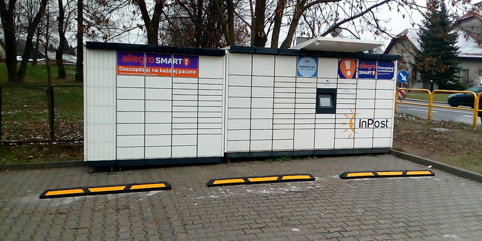Paczkomat KRZ02M Przy sklpie RSZiZ Krzeszowice