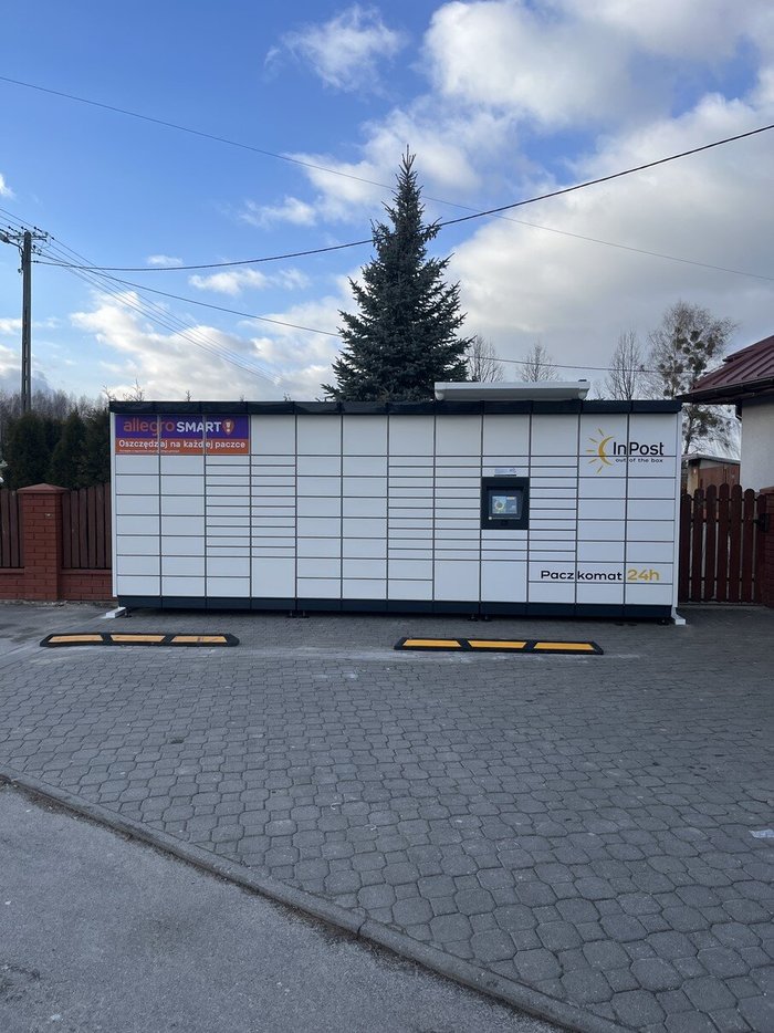Paczkomat KRZA01M Przy sklepie