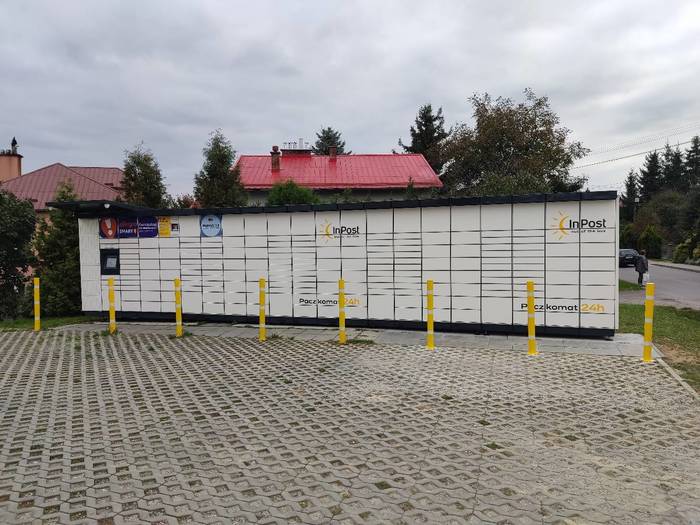 Paczkomat KSA01M Przy sklepie Familia