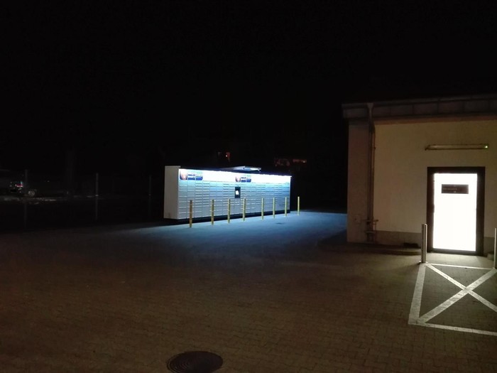 Paczkomat KSC01M parking Lidla