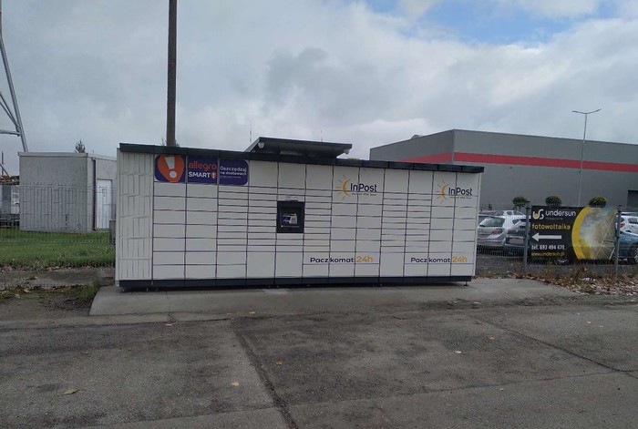 Parcel Locker KSC10M Przy wjeździe na parking samochodowy