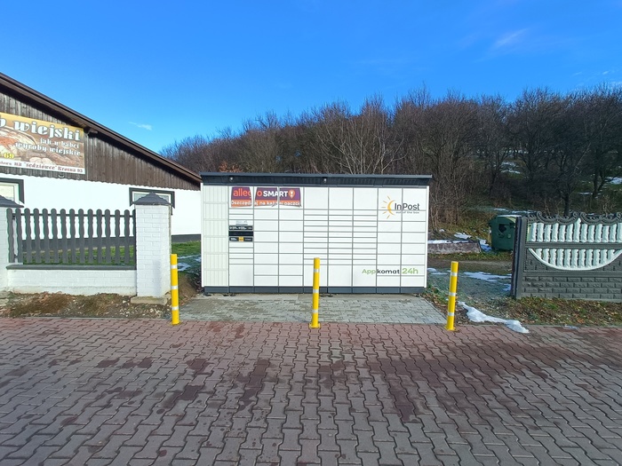Paczkomat KSNQ01BAPP Parking przy sklepie