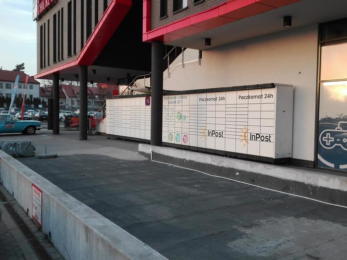 Paczkomat KSO01ML Przy restauracji KFC