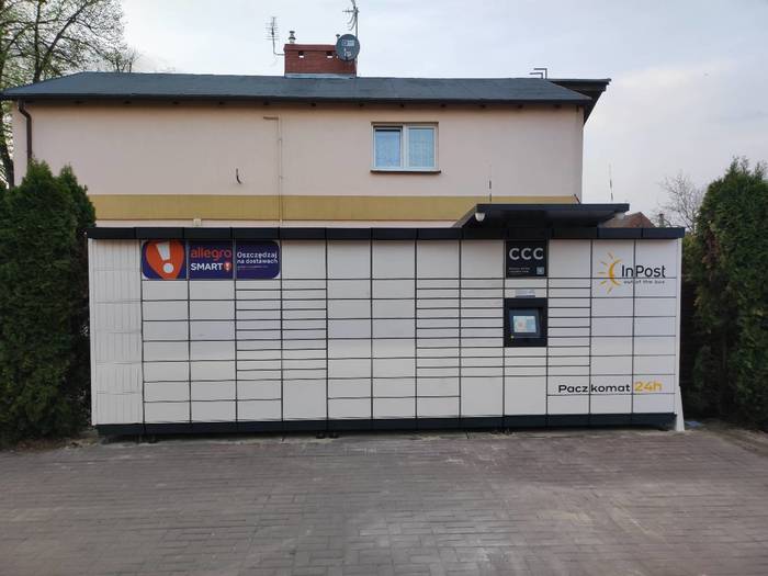 Paczkomat KTL02M przy sklepie spożywczym